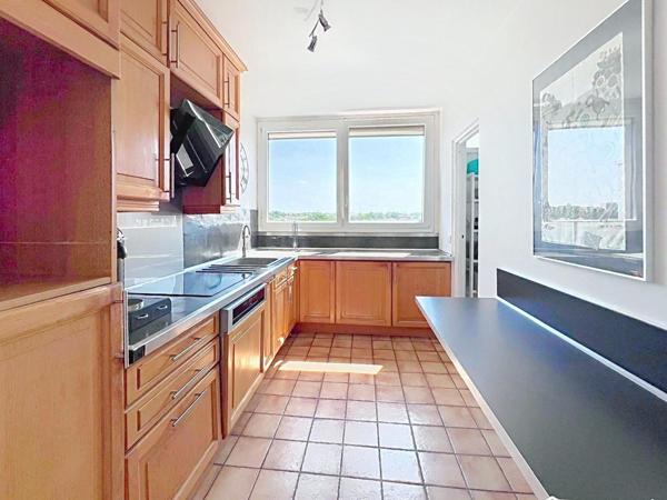 RÉSIDENCE AVEC PISCINE ET ESPACES VERTS