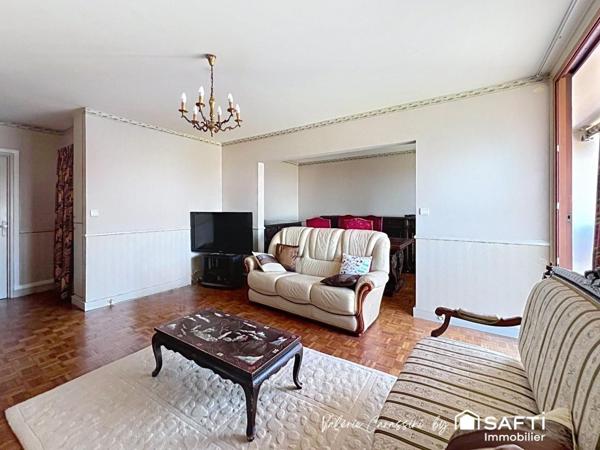 RÉSIDENCE AVEC PISCINE ET ESPACES VERTS