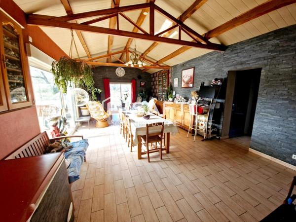 Maiosn d'habitation avec étang