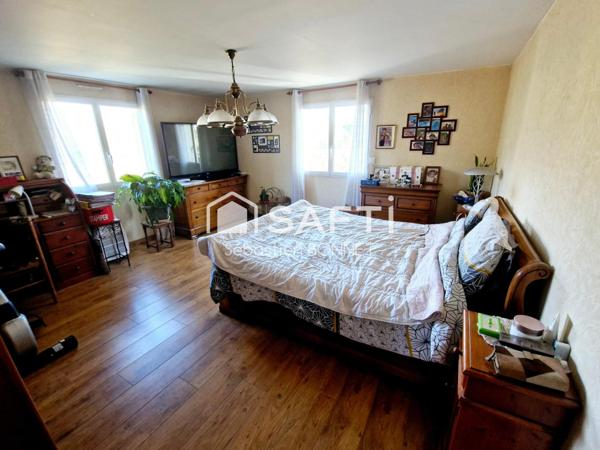 Maiosn d'habitation avec étang