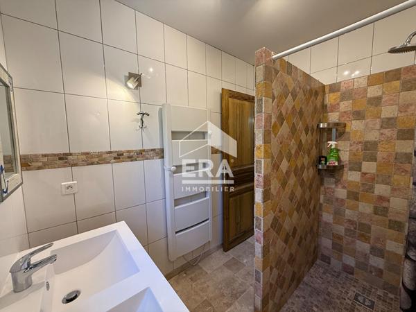 A VENDRE 83470 SAINT MAXIMIN LA SAINTE BAUME MAISON PLAIN PIED 210 M² SUR 1500M² DE JARDIN  T2 INDEPENDANT PISCINE  CUISINE D ETE  GARAGE