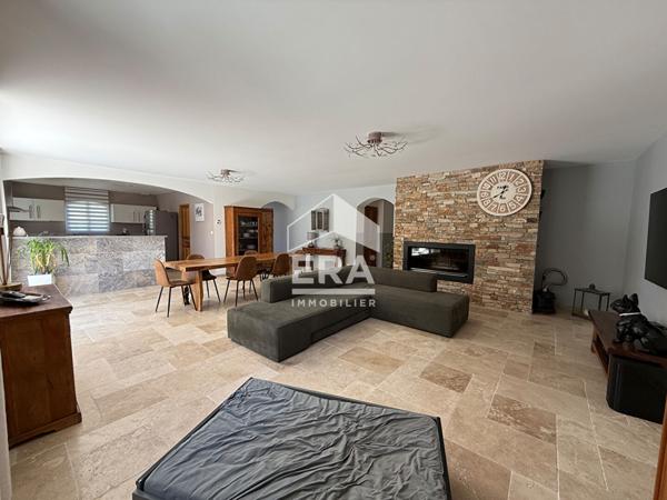 A VENDRE 83470 SAINT MAXIMIN LA SAINTE BAUME MAISON PLAIN PIED 210 M² SUR 1500M² DE JARDIN  T2 INDEPENDANT PISCINE  CUISINE D ETE  GARAGE