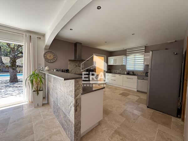 A VENDRE 83470 SAINT MAXIMIN LA SAINTE BAUME MAISON PLAIN PIED 210 M² SUR 1500M² DE JARDIN  T2 INDEPENDANT PISCINE  CUISINE D ETE  GARAGE