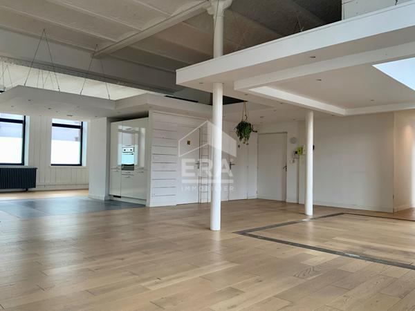 Grand loft 160 m² avec 3 places de parking à Lille