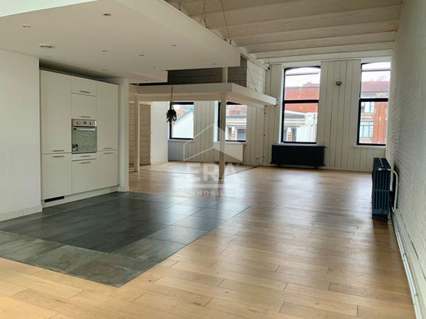 Grand loft 160 m² avec 3 places de parking à Lille