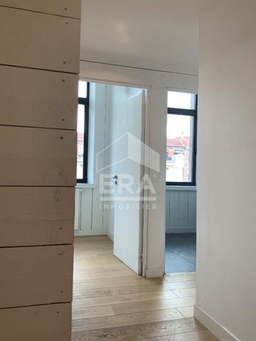 Grand loft 160 m² avec 3 places de parking à Lille