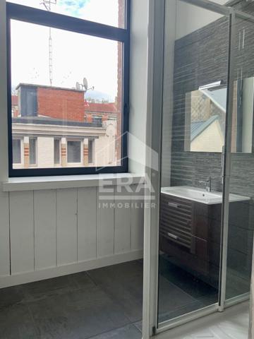 Grand loft 160 m² avec 3 places de parking à Lille