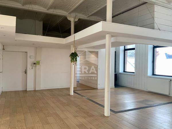 Grand loft 160 m² avec 3 places de parking à Lille
