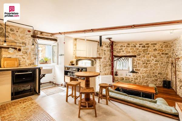 DESIGN ET AUTHENTICITE POUR CETTE MAISON DE VILLAGE UNIQUE !