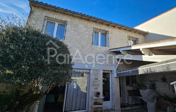 Maison de ville ancienne Terrasse et cour