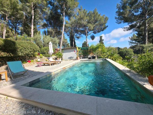 Maison Sanary Sur Mer  au calme 5 pièce(s) 103 m2 ,piscine ,jardin,garage