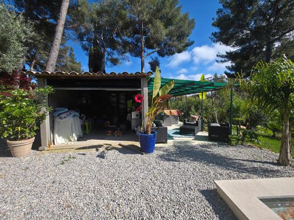 Maison Sanary Sur Mer  au calme 5 pièce(s) 103 m2 ,piscine ,jardin,garage