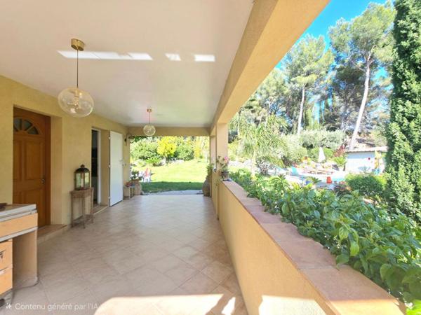 Maison Sanary Sur Mer  au calme 5 pièce(s) 103 m2 ,piscine ,jardin,garage