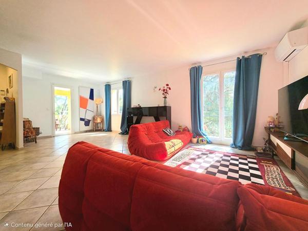 Maison Sanary Sur Mer  au calme 5 pièce(s) 103 m2 ,piscine ,jardin,garage