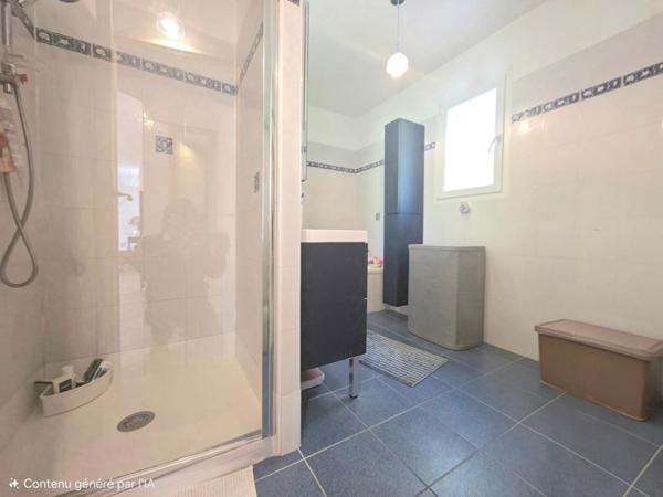 Maison Sanary Sur Mer  au calme 5 pièce(s) 103 m2 ,piscine ,jardin,garage