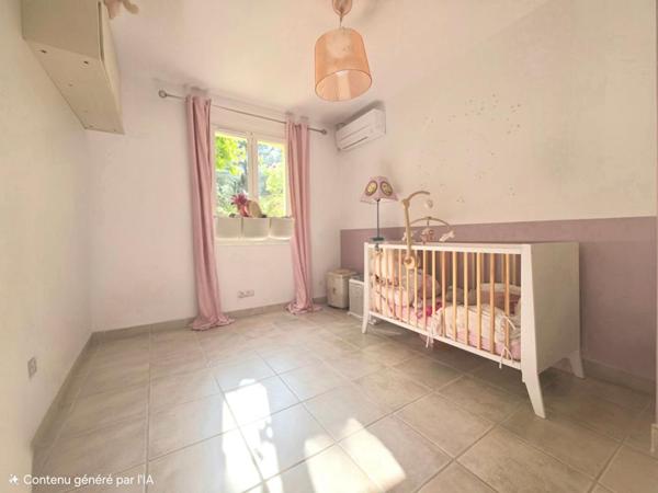 Maison Sanary Sur Mer  au calme 5 pièce(s) 103 m2 ,piscine ,jardin,garage