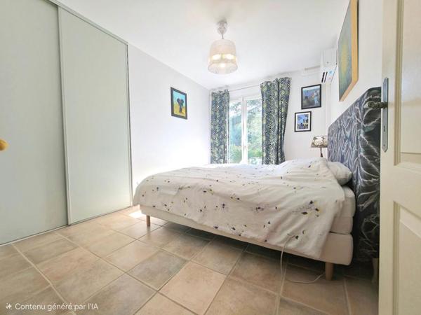 Maison Sanary Sur Mer  au calme 5 pièce(s) 103 m2 ,piscine ,jardin,garage