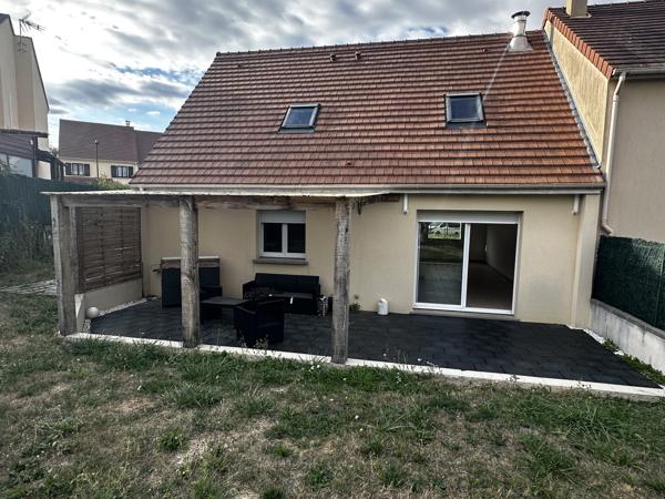 Maison
         5 pièces
        - 95 m² 235 400 € *