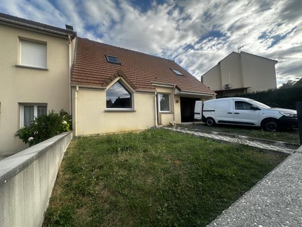 Maison
         5 pièces
        - 95 m² 235 400 € *