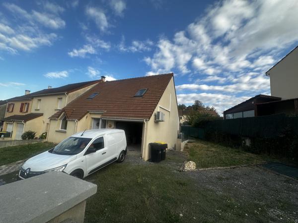 Maison
         5 pièces
        - 95 m² 235 400 € *