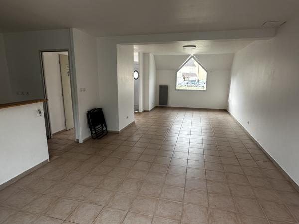 Maison
         5 pièces
        - 95 m² 235 400 € *