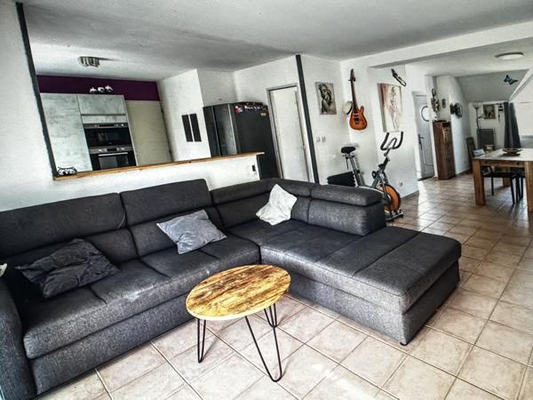 Maison
         5 pièces
        - 95 m² 235 400 € *