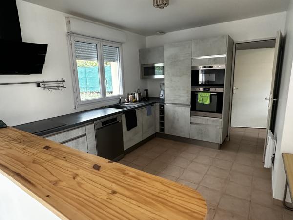 Maison
         5 pièces
        - 95 m² 235 400 € *