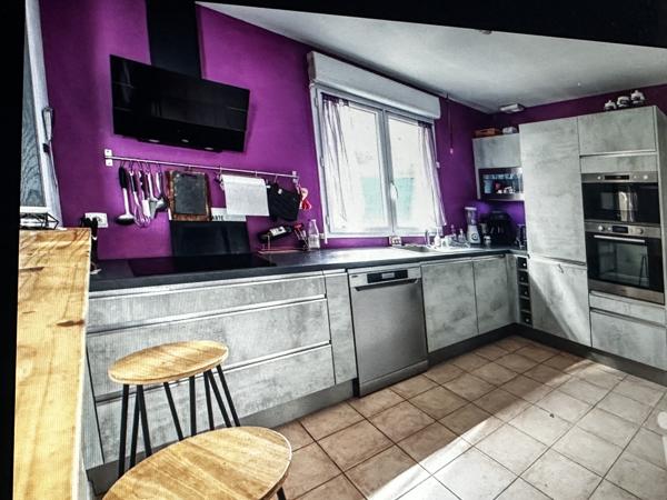 Maison
         5 pièces
        - 95 m² 235 400 € *