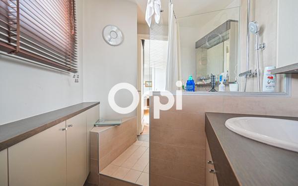 Appartement à vendre    3 pièces • 75,07 m2 Paris 20