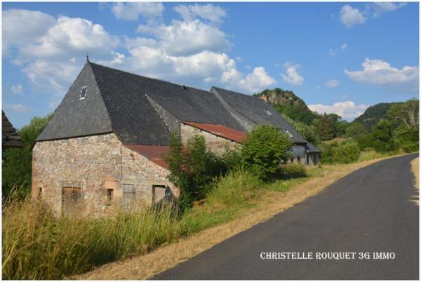 Vente / Corps de ferme à Saint-Sauves-d'Auvergne (63950)