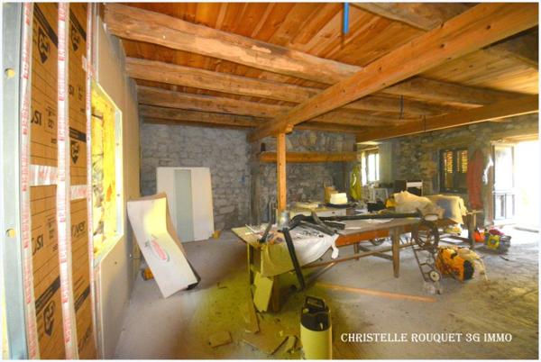 Vente / Corps de ferme à Saint-Sauves-d'Auvergne (63950)