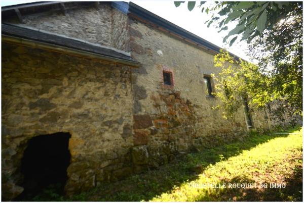 Vente / Corps de ferme à Saint-Sauves-d'Auvergne (63950)
