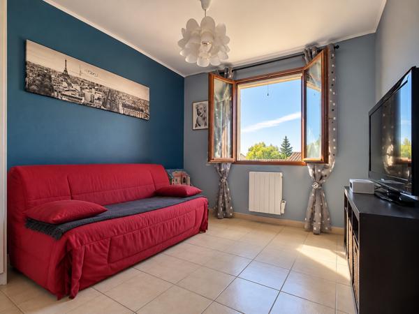 LES BEUGONS VILLA FAMILIALE AVEC PISCINE ET DEPENDANCE