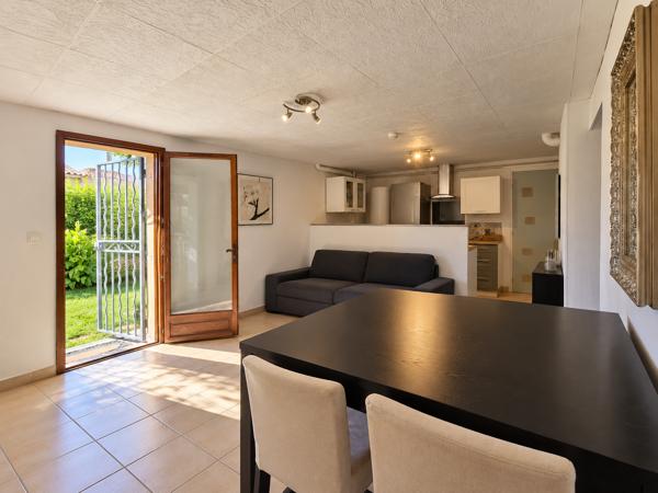 LES BEUGONS VILLA FAMILIALE AVEC PISCINE ET DEPENDANCE