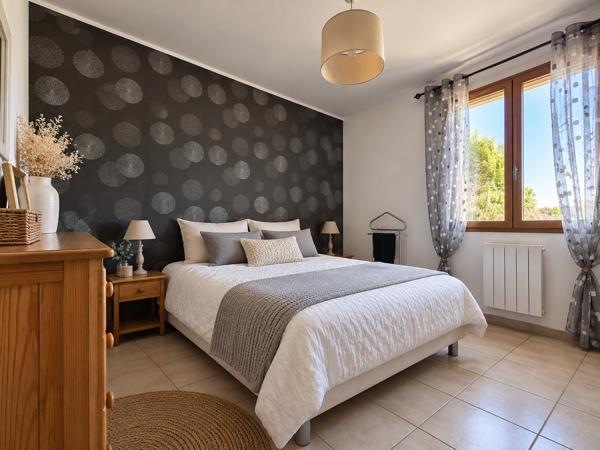 LES BEUGONS VILLA FAMILIALE AVEC PISCINE ET DEPENDANCE