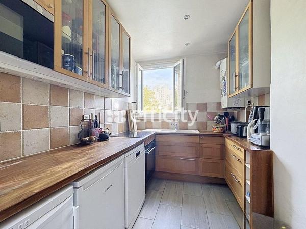 Appartement
         6 pièces
        - 115 m² Exclusivité 770 000 € *