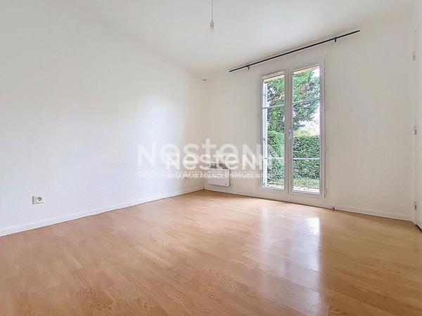 A louer :  Appartement à Fontenay Le Fleury 2 pièces rez de jardin avec parking s/sol