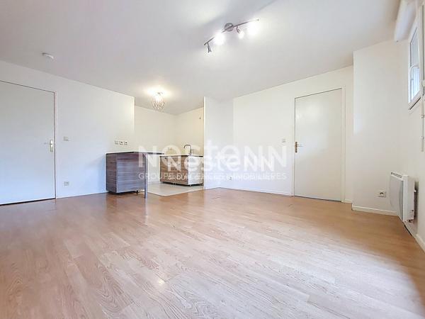 A louer :  Appartement à Fontenay Le Fleury 2 pièces rez de jardin avec parking s/sol