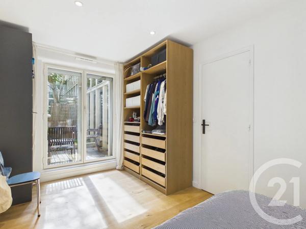 Appartement F4 à vendre  4 pièces - 93,03 m 2   PARIS  - 75011