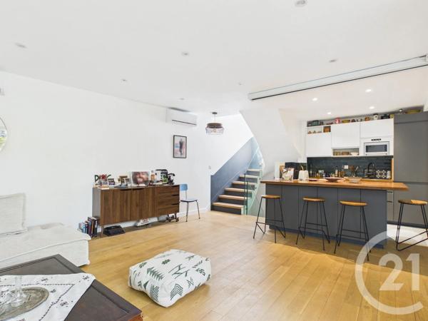 Appartement F4 à vendre  4 pièces - 93,03 m 2   PARIS  - 75011