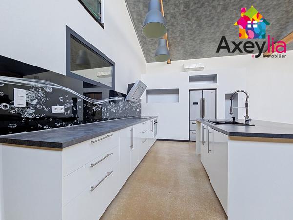 A VENDRE - CENTRE ROANNE - MAISON TYPE LOFT AVEC 3 CHAMBRES