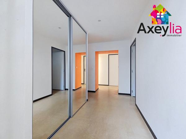 A VENDRE - CENTRE ROANNE - MAISON TYPE LOFT AVEC 3 CHAMBRES