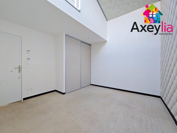 A VENDRE - CENTRE ROANNE - MAISON TYPE LOFT AVEC 3 CHAMBRES