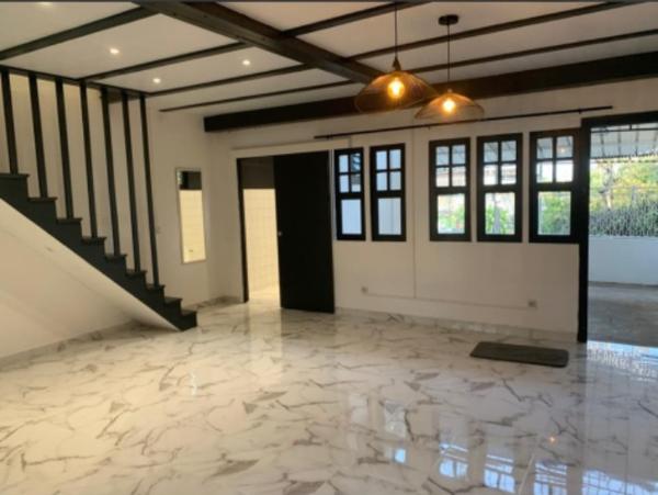Maison 85 m2 Mitoyenne cité Chatenay Cayenne