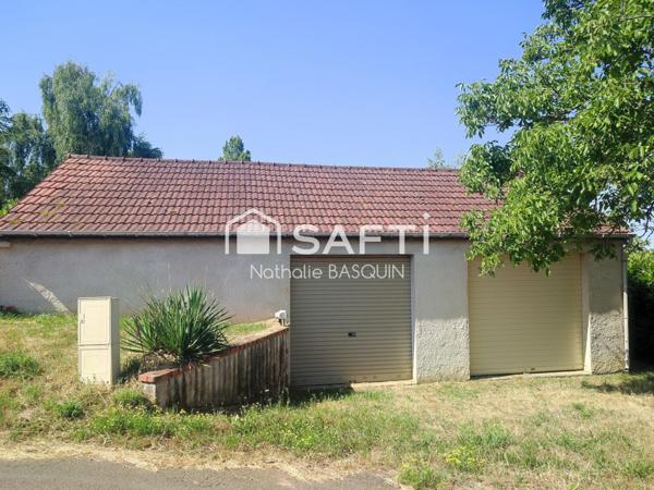 Sur Jardin arboré, beau bâtiment pour créer une habitation sur env. 82 m2 avec extension.