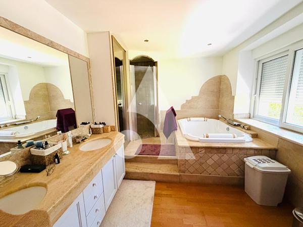 Maison 8 pièces 253 m2