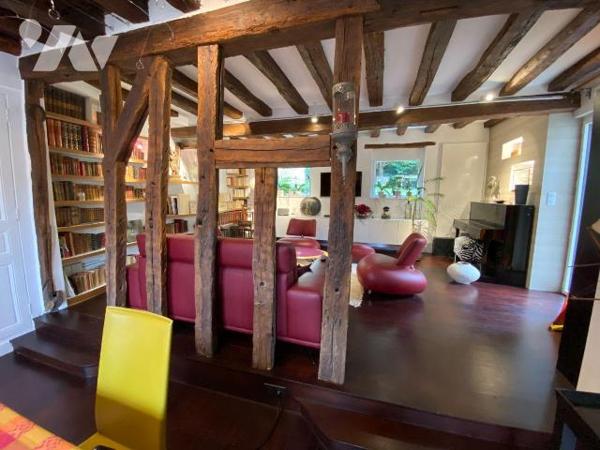 CHARTRES, Quartier Historique,
Jolie Maison de ville du18e rénovée de 180 m2 habitables se com...