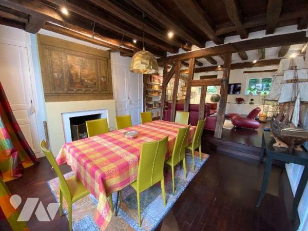 CHARTRES, Quartier Historique,
Jolie Maison de ville du18e rénovée de 180 m2 habitables se com...