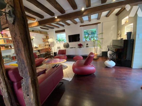 CHARTRES, Quartier Historique,
Jolie Maison de ville du18e rénovée de 180 m2 habitables se com...