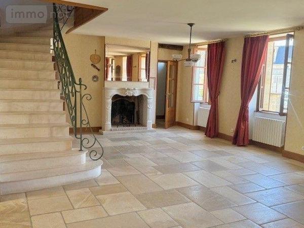 Maison de ville à vendre à Saint-Amand-Montrond dans le Cher (18200), ref : 25048